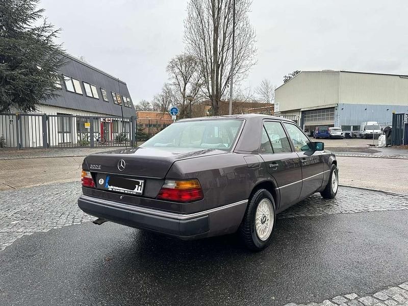 Gebraucht Mercedes E300 179 PS (131 kW) 1991 Braun Limousine