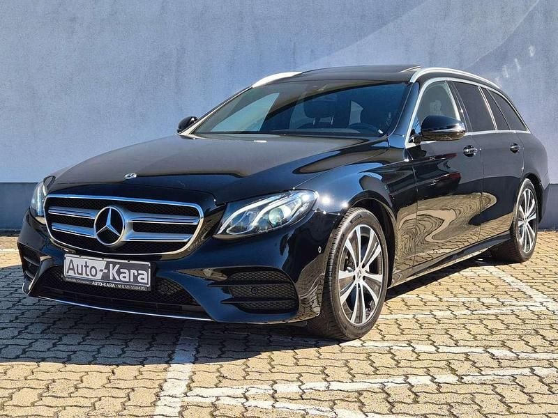 Schwarz/baltic black Gebraucht 2020 Mercedes E300 AMG Kombi | 33.990 € (Guter Preis) - Bild 1/4