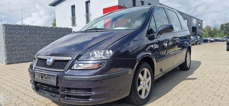 Grau Gebraucht 2007 Fiat Ulysse Emotion Van / Kleinbus | 1.390 € (Guter Preis) - Bild 1/4