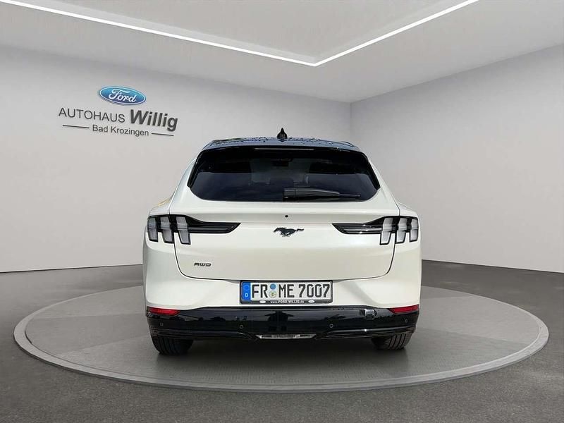 Gebraucht Ford Mustang Mach-E Premium 197 kW (269 PS) 2023 Starweiß metallic SUV