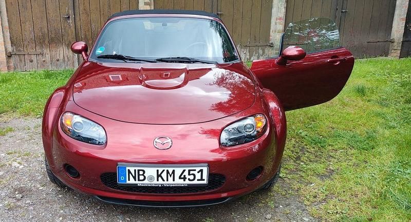 Rot Gebraucht 2006 Mazda MX5 Energy Cabrio | 9.900 € (Fairer Preis) - Bild 1/4
