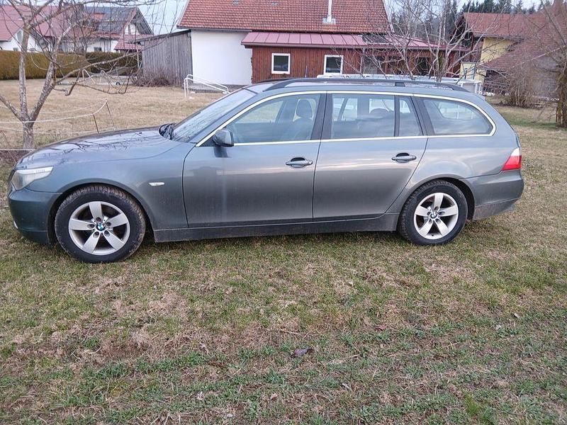 Gebraucht BMW 523 177 PS (130 kW) 2006 Grau Kombi