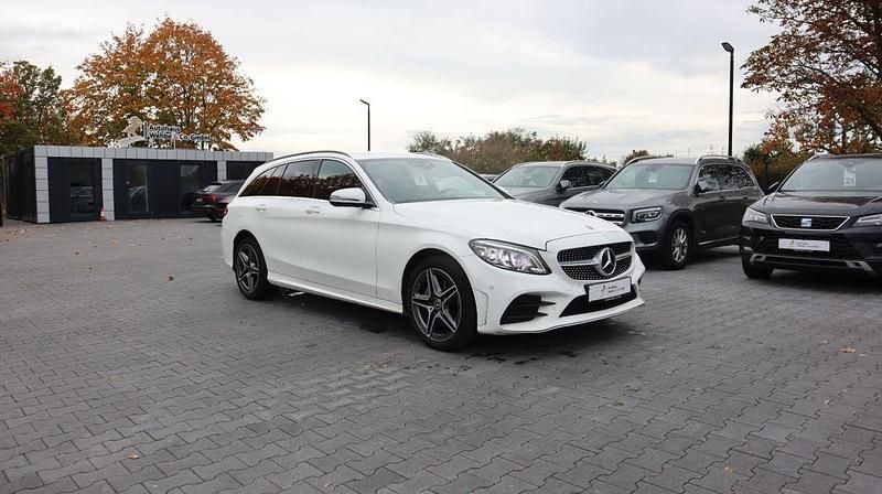 Weiß Gebraucht 2018 Mercedes C200 AMG Kombi | 20.900 € (Etwas zu teuer) - Bild 1/4