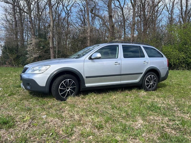 Gebraucht Skoda Octavia 140 PS (102 kW) 2012 Silber Kombi