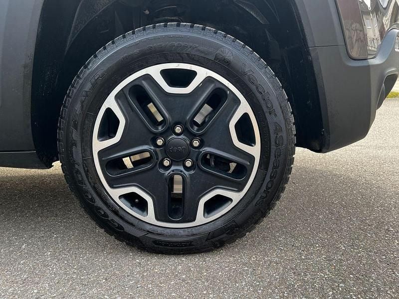 Gebraucht Jeep Renegade Trailhawk 170 PS (125 kW) 2016 Grau SUV