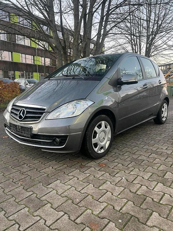 Grau Gebraucht 2009 Mercedes A180 Kleinwagen | 2.799 € (Guter Preis) - Bild 1/4
