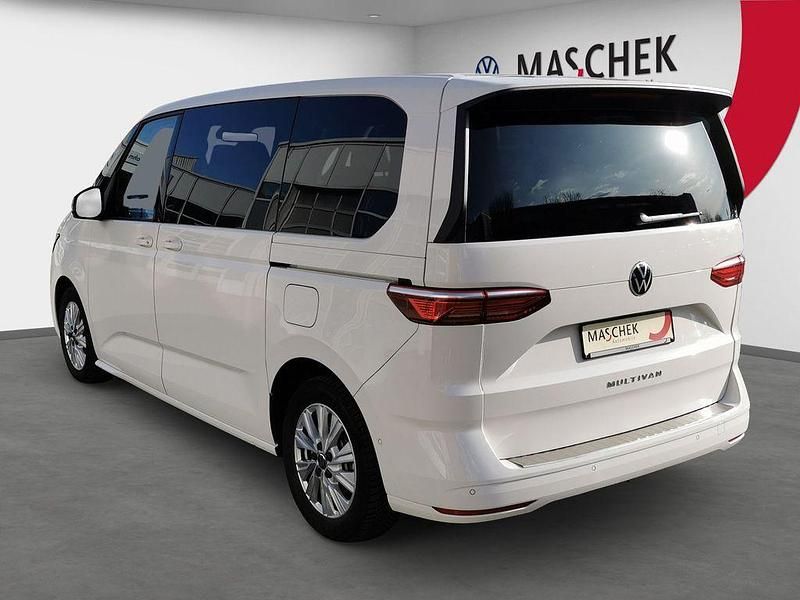 Gebraucht VW Multivan Life 150 PS (110 kW) 2024 Candy weiss Van