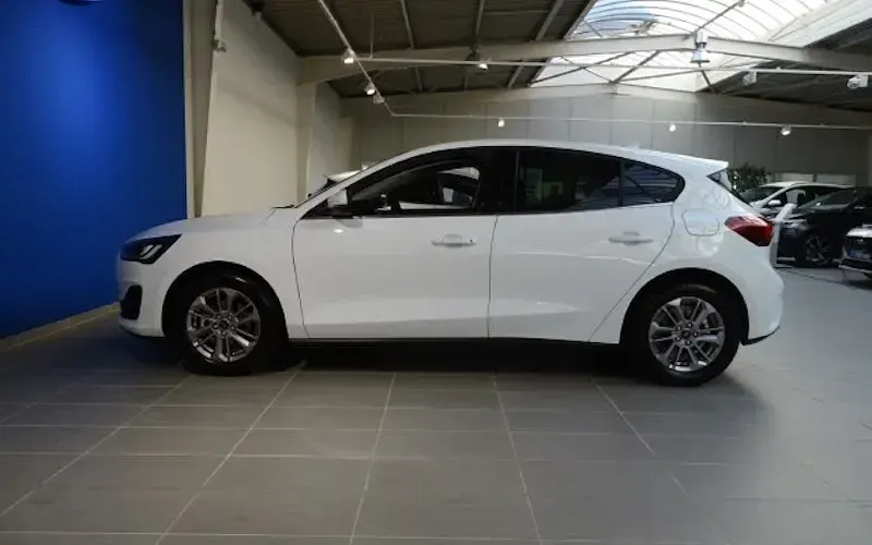 Gebraucht Ford Focus Style 125 PS (91 kW) 2023 Frostweiß Limousine