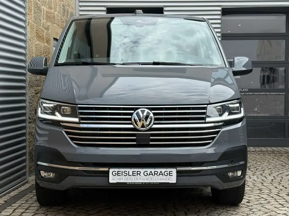 Gebraucht VW Multivan Generation Six 150 PS (110 kW) 2021 Pure grey Van / Kleinbus