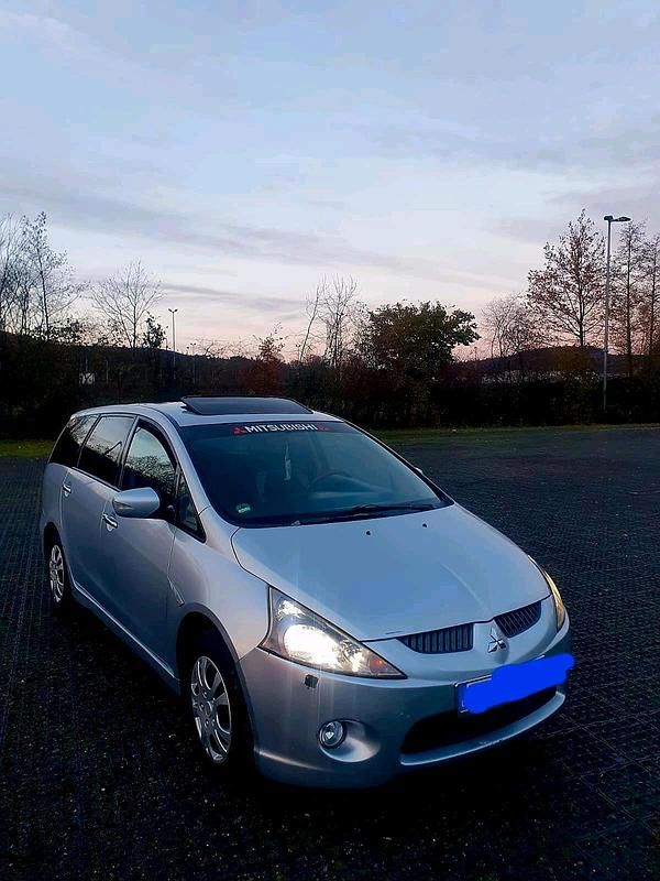 Silber Gebraucht 2006 Mitsubishi Grandis Van / Kleinbus | 2.350 € (Fairer Preis) - Bild 1/4