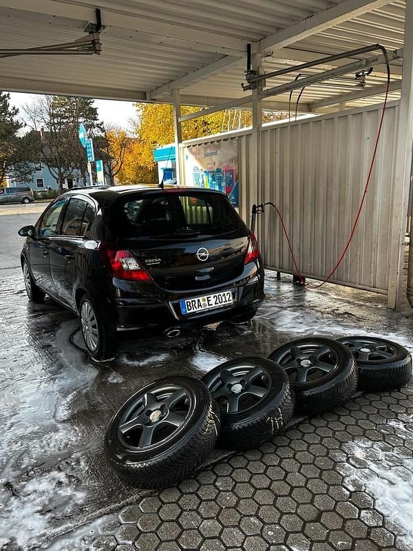 Schwarz Gebraucht 2011 Opel Corsa Kleinwagen | 3.500 € - Bild 1/4