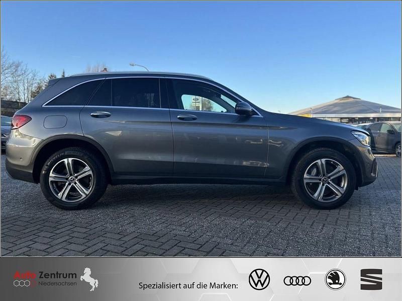 Gebraucht Mercedes GLC300e 306 PS (225 kW) 2022 Selenitgrey  metallic paint SUV