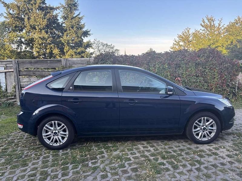 Gebraucht Ford Focus Ghia 101 PS (74 kW) 2010 Limousine