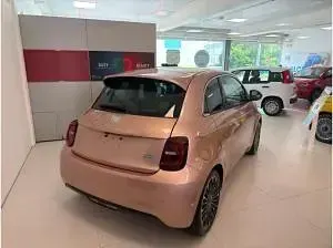 Neu Fiat 500e La Prima 86 kW (118 PS) 2025 Blau (himmelblau) Cabrio