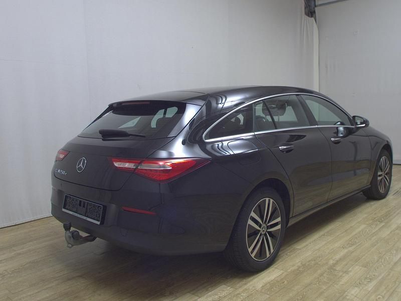 Gebraucht Mercedes CLA250e Shooting Brake 218 PS (160 kW) 2022 Schwarz Kombi