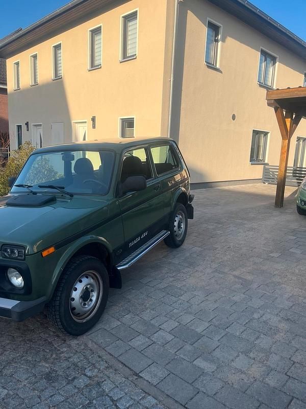 Gebraucht Lada niva 83 PS (61 kW) 2016 Grün SUV