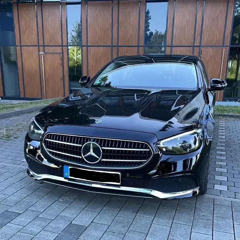 Gebraucht Mercedes E220 Avantgarde 200 PS (147 kW) 2023 Schwarz Limousine
