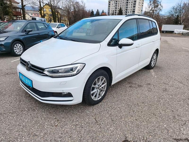 Gebraucht VW Touran 122 PS (89 kW) 2021 Weiß Van / Kleinbus