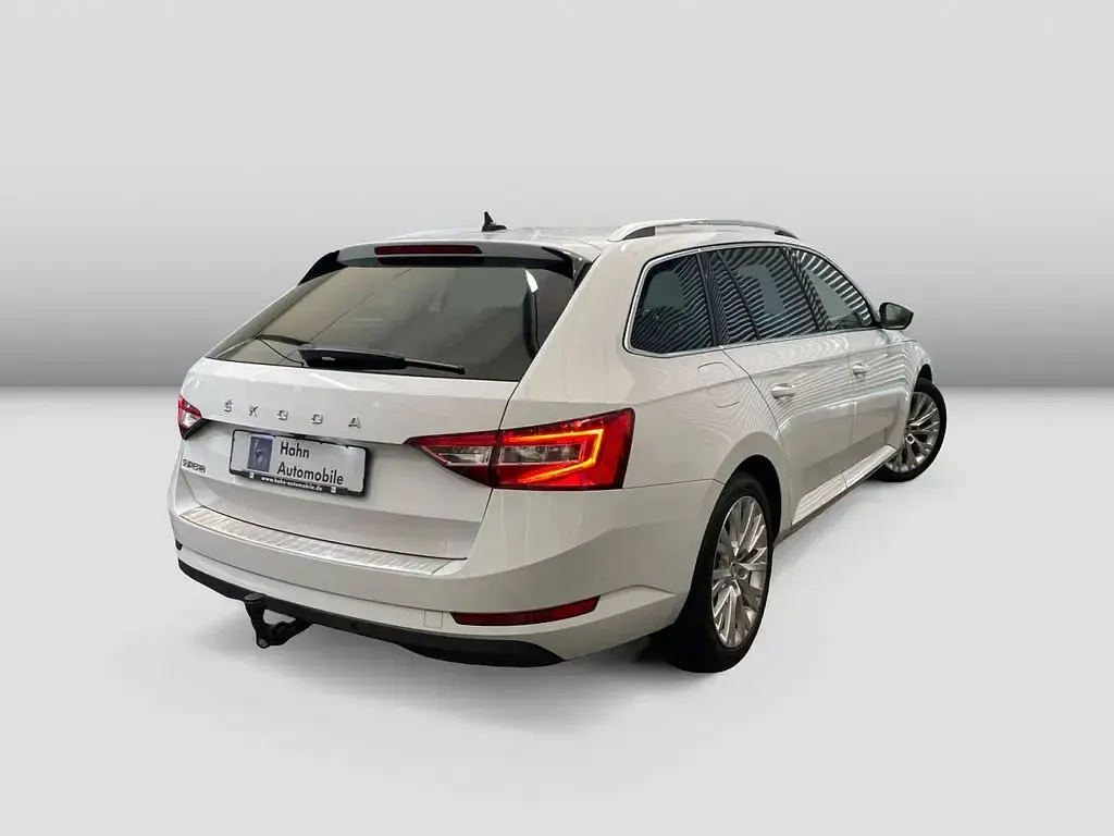 Gebraucht Skoda Superb Ambition 200 PS (147 kW) 2023 Weiß Kombi