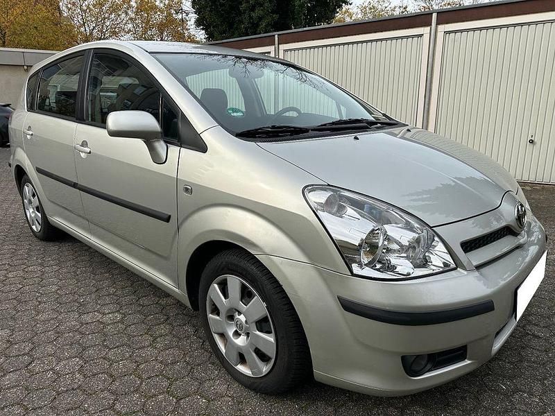 Silber Gebraucht 2007 Toyota Corolla Verso Van / Kleinbus | 5.400 € (Fairer Preis) - Bild 1/4