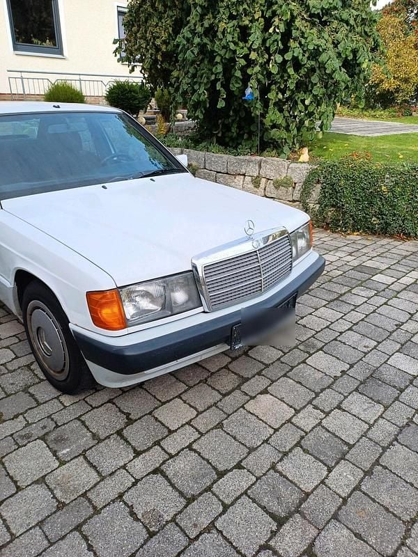 Weiß Gebraucht 1993 Mercedes 190 Limousine | 3.900 € - Bild 1/4