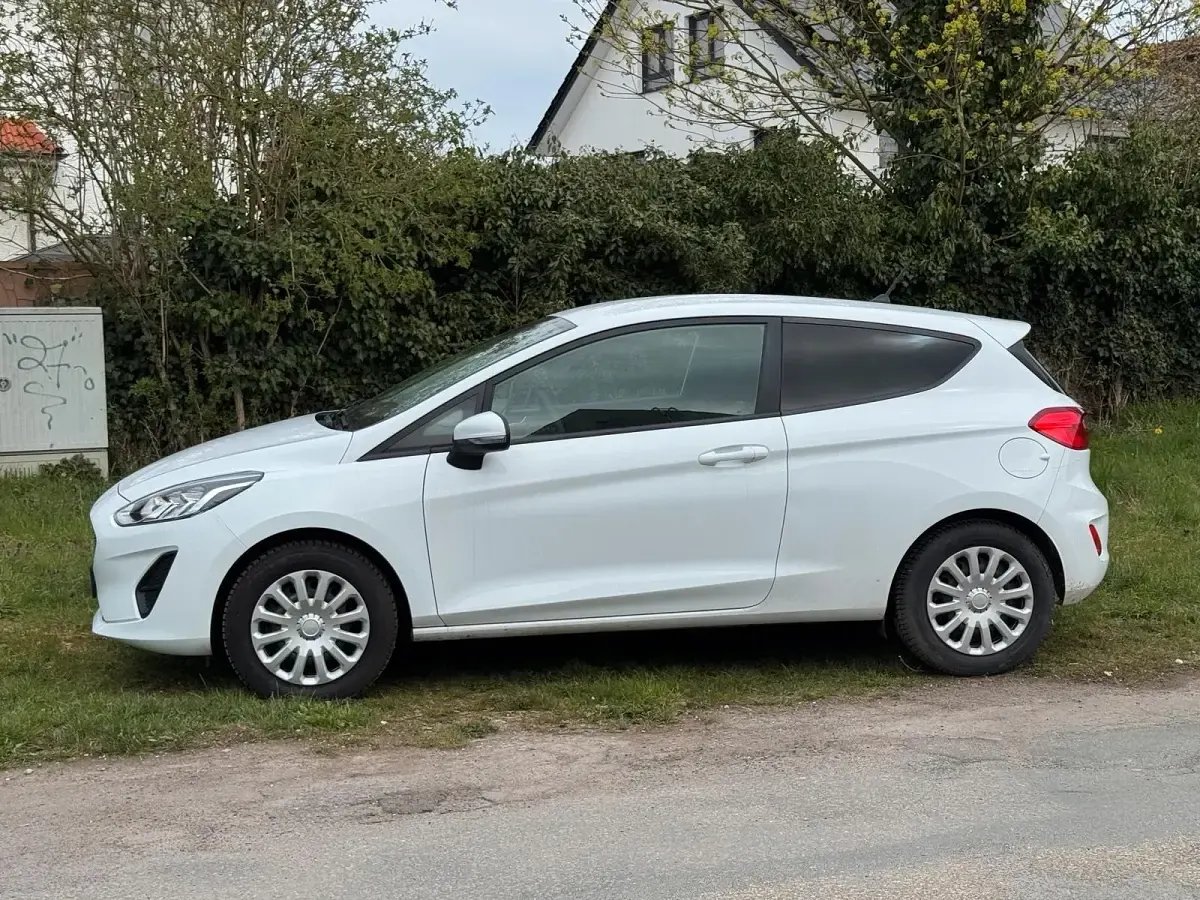 Gebraucht Ford Fiesta 71 PS (52 kW) 2019 Weiß Kleinwagen