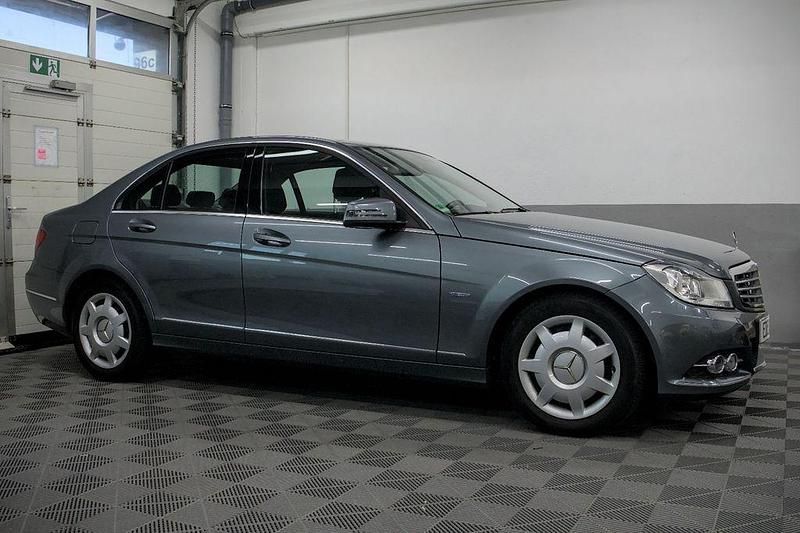 Gebraucht Mercedes C180 Elegance 156 PS (114 kW) 2011 Blau Limousine