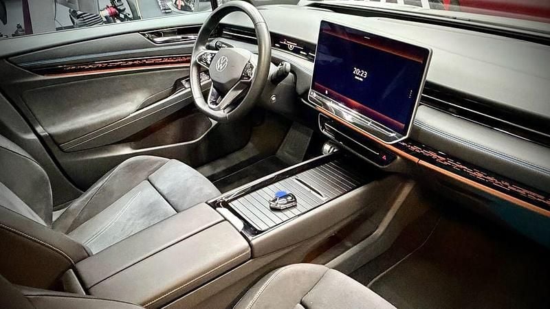 Gebraucht VW ID.7 Pro 210 kW (286 PS) 2024 Weiß Limousine