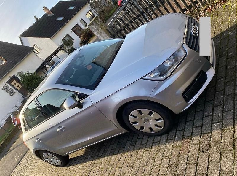 Silber Gebraucht 2018 Audi A1 Sportback Design Kleinwagen | 13.500 € (Fairer Preis) - Bild 1/4