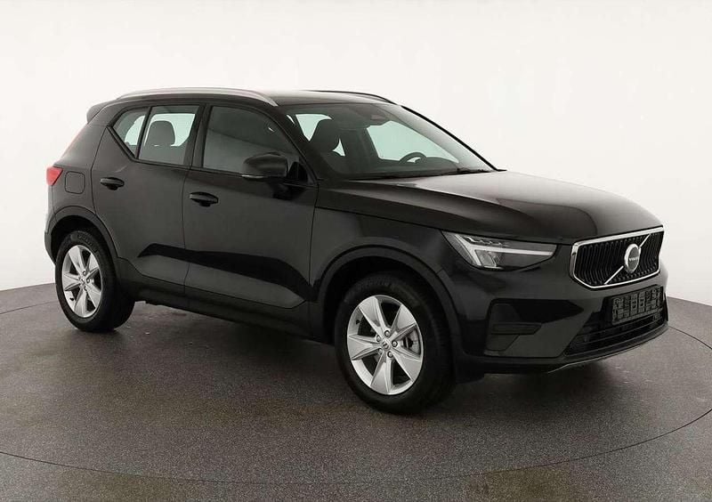 Onyx black metallic Neu 2025 Volvo XC40 Core SUV | 37.595 € (Superpreis) - Bild 1/4