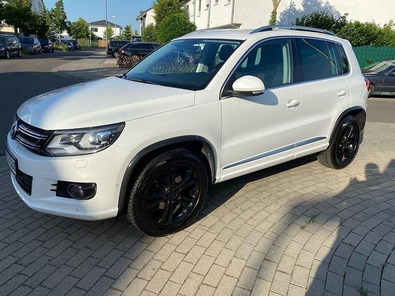 Weiß Gebraucht 2012 VW Tiguan Freestyle SUV | 16.890 € - Bild 1/2