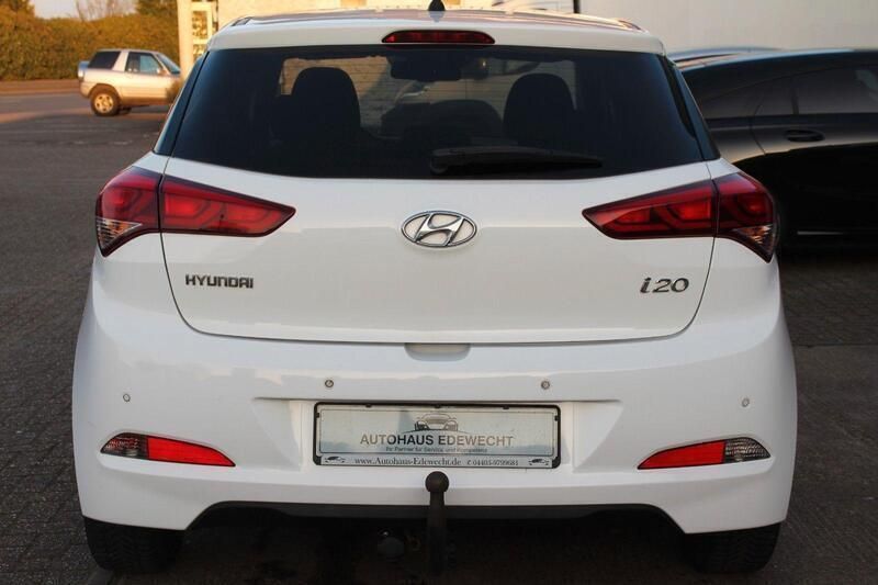 Gebraucht Hyundai i20 Passion 84 PS (61 kW) 2017 Weiß Kleinwagen