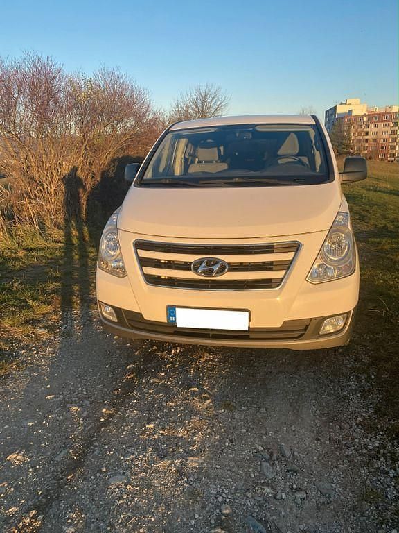 Weiß Gebraucht 2018 Hyundai H-1 Van | 22.900 € (Teuer) - Bild 1/4
