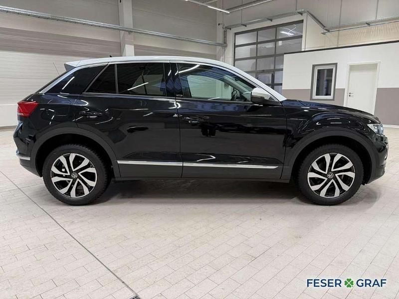 Gebraucht VW T-Roc Active 150 PS (110 kW) 2021 Deep black perleffekt pure white SUV