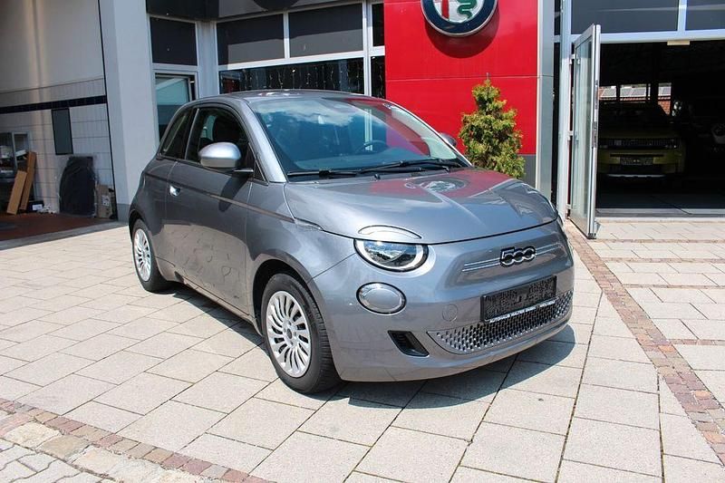 Colore esterno (mineral grau) Gebraucht 2023 Fiat 500e Action Kleinwagen | 12.500 € (Guter Preis) - Bild 1/4