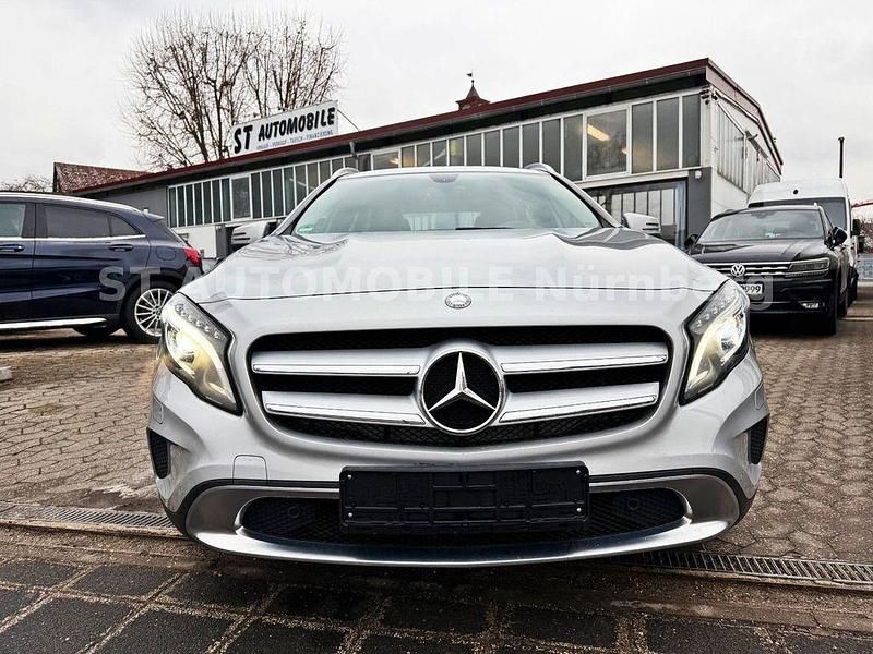 Usata Mercedes GLA200 136 CV (100 kW) 2014 Argento SUV