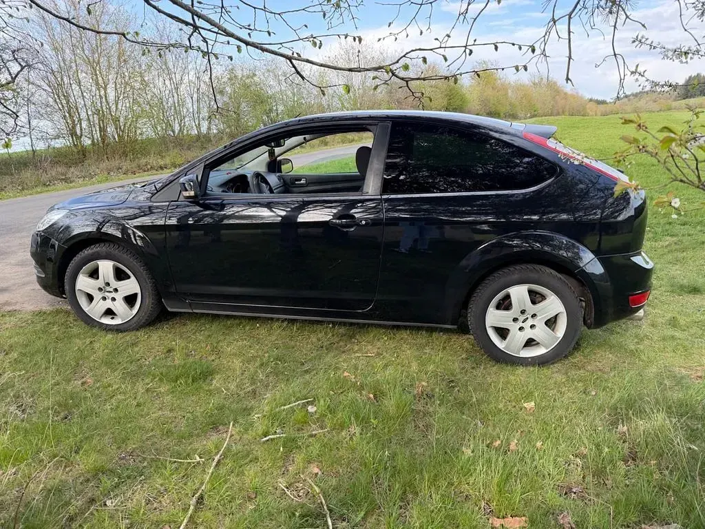 Gebraucht Ford Focus Ambiente 101 PS (74 kW) 2008 Schwarz Limousine