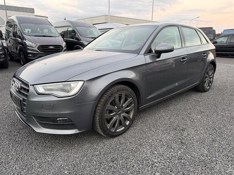 Grau Gebraucht 2015 Audi A3 Ambition Limousine | 7.950 € (Fairer Preis) - Bild 1/4