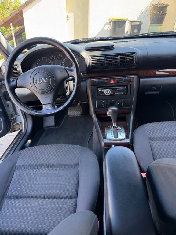 Silber Gebraucht 1999 Audi A4 Sport Limousine | 2.200 € (Guter Preis) - Bild 1/4