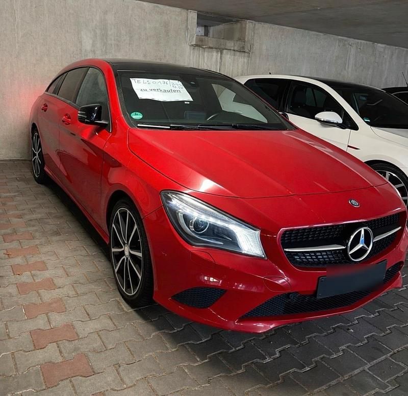Gebraucht Mercedes CLA220 Shooting Brake 177 PS (130 kW) 2016 Rot Kombi