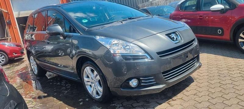 Grau Gebraucht 2012 Peugeot 5008 Allure Van / Kleinbus | 3.990 € (Superpreis) - Bild 1/4