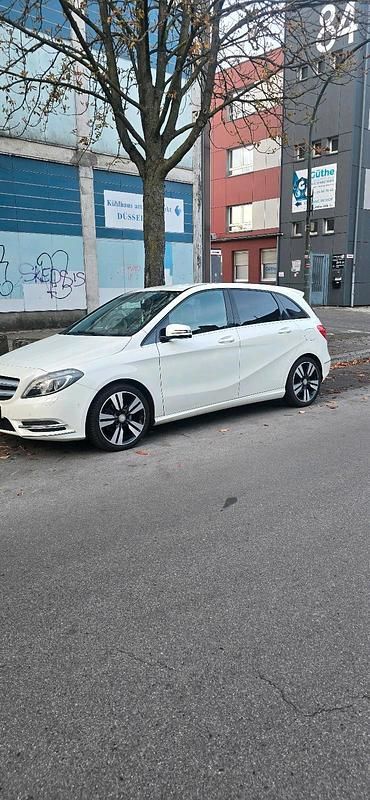 Gebraucht Mercedes B200 136 PS (100 kW) 2012 Weiß Van / Kleinbus