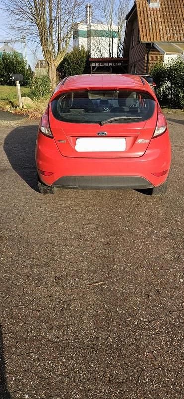 Gebraucht Ford Fiesta 101 PS (74 kW) 2014 Rot Kleinwagen
