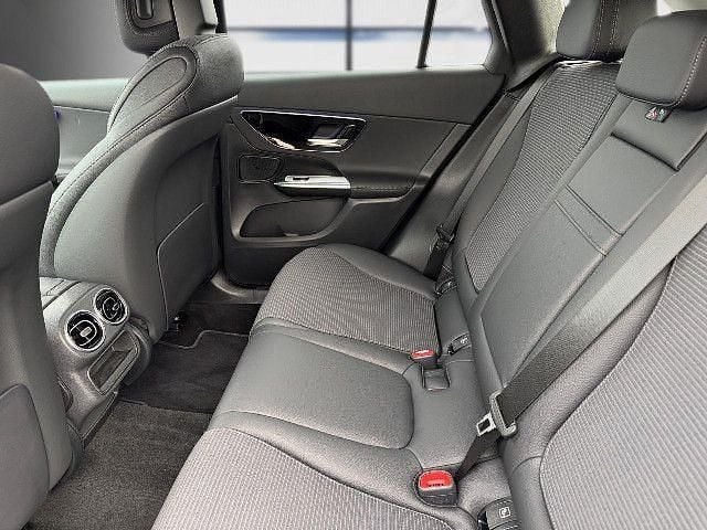 Gebraucht Mercedes GLC200 Avantgarde 204 PS (150 kW) 2024 Weiß SUV