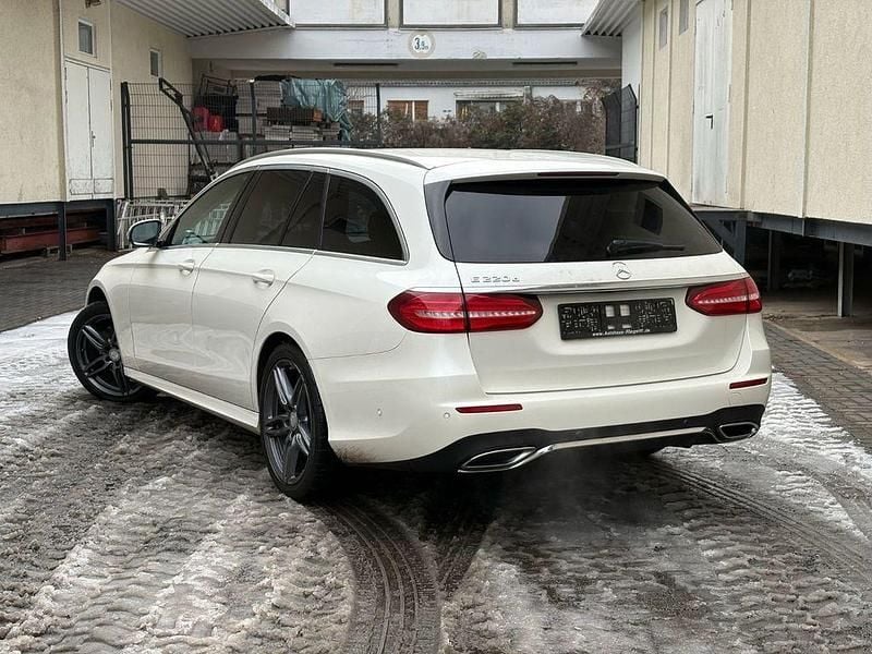Gebraucht Mercedes E220 AMG 194 PS (142 kW) 2017 Weiß Limousine