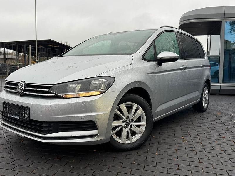 Silber Gebraucht 2021 VW Touran Comfortline Van / Kleinbus | 17.200 € (Superpreis) - Bild 1/4