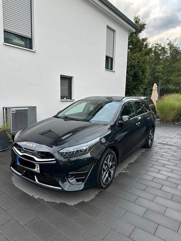 Schwarz Gebraucht 2023 Kia Ceed Sportswagon Platinum Edition Kombi | 28.500 € (Teuer) - Bild 1/4