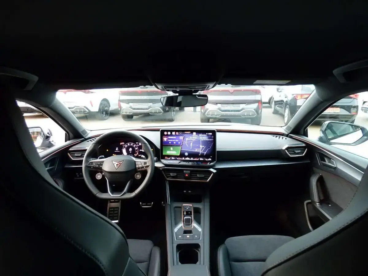Neu Cupra Leon VZ 300 PS (220 kW) 2025 Weiß Limousine