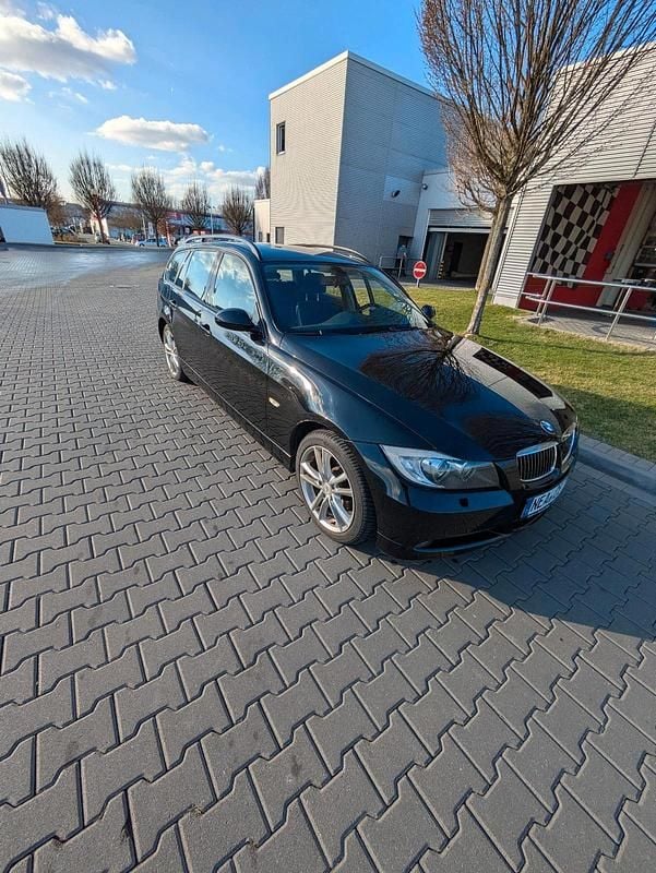 Gebraucht BMW 325 218 PS (160 kW) 2008 Schwarz Kombi
