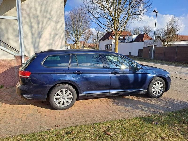 Gebraucht VW Passat Trendline 120 PS (88 kW) 2015 Blau Kombi